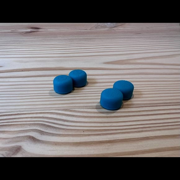 Teal Switch Lite Carrying Case With 4 Thumbgrips - Picture 8 of 8